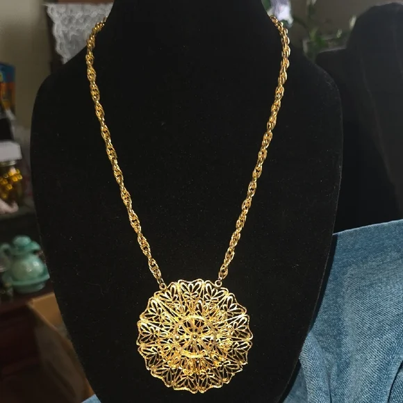Gold Filigree Medallion Necklace - Women Jewelry - Picture 1 of 4